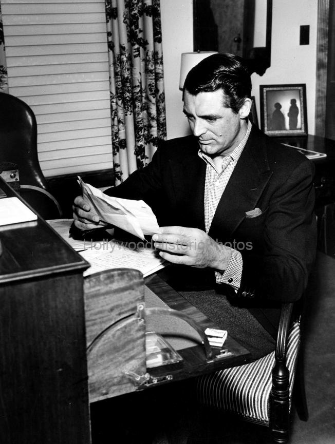 Cary Grant 1955 wm at his desk.jpg